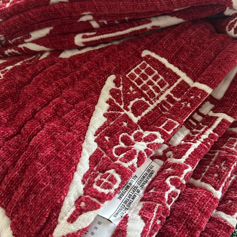Berkshire Home Holiday Gingerbread Throw Blanket Red & White NEW
